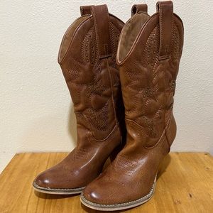 Very Volatile brown boots